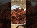 The spicy and shiny duck-flavored duck wings are eaten as snacks and are also loved by chi