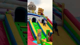Naik istana balon labubu lucu