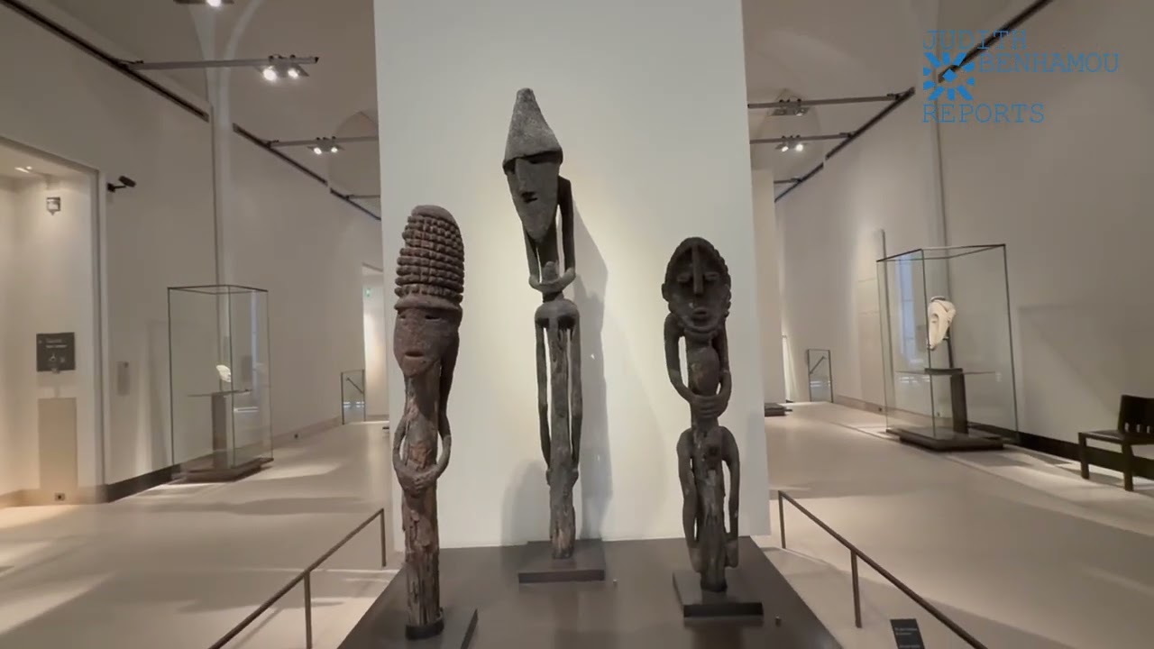 Galeries des Cinq Continents. Louvre. Paris. December 2025