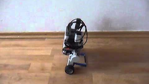 Lego Mindstorms autonomuously stands up and balance