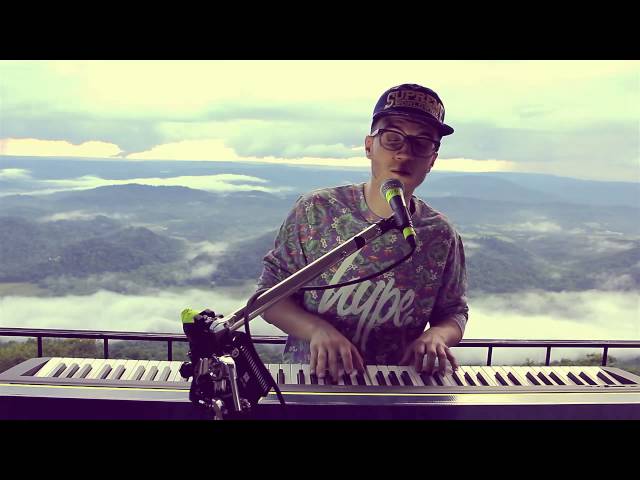 FrankMusik - Walking on a Dream [Empire of the Sun Cover] (Live) class=