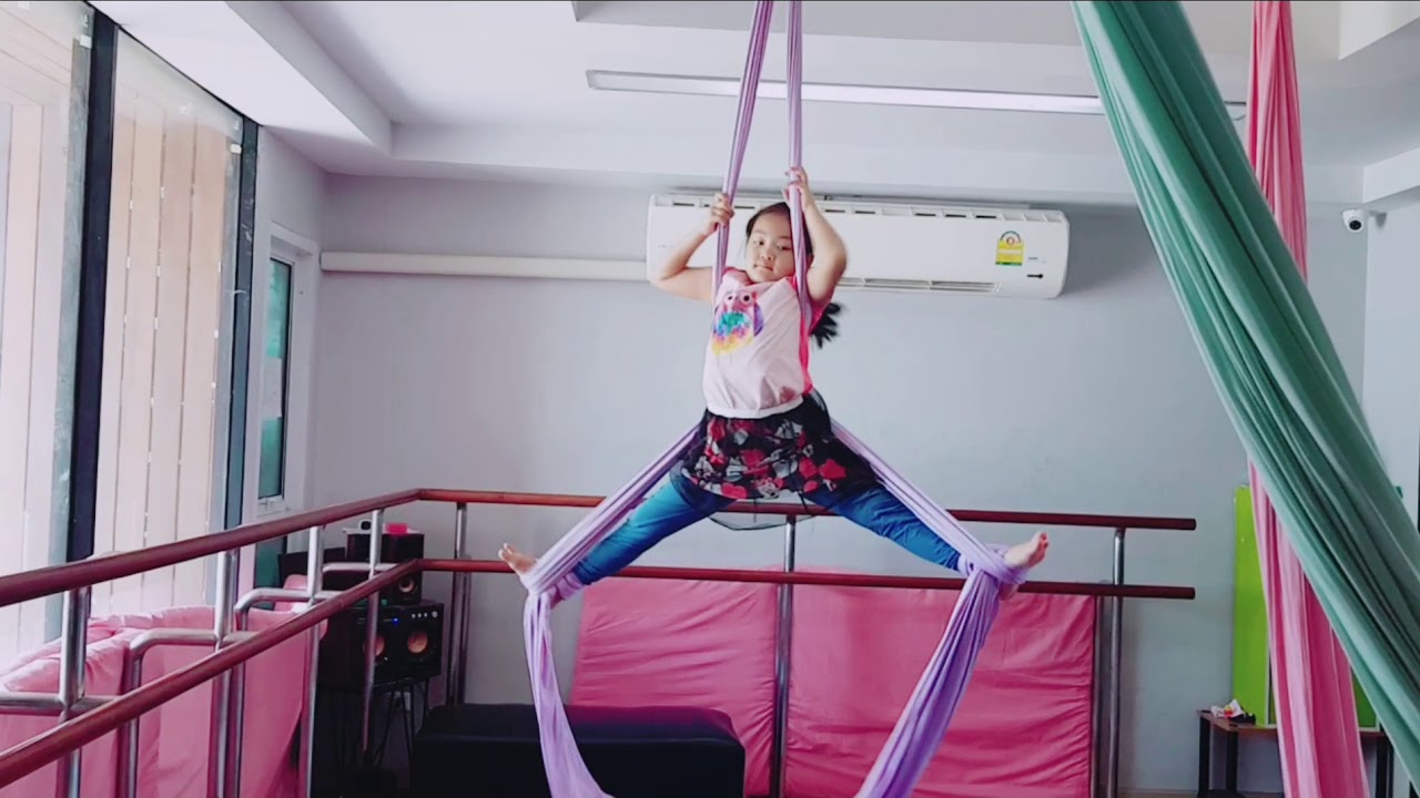 Aerial silk show by I da YouTube