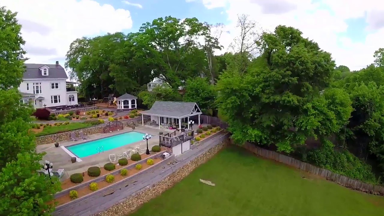 318 S. Crest Road Chattanooga, TN 37404