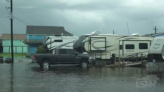 9-18-19, Good Samaritan Pulls Guy Out of Sand and Water Into Houses, Crystal Beach TX .mp4