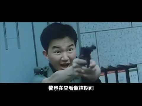 女孩被困在了丧尸堆里，为了保护自己，只能像丧尸一样生吞手指！