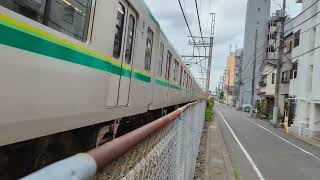 常磐線を走る東京メトロ千代田線16000系正面扉が寄ったタイプ