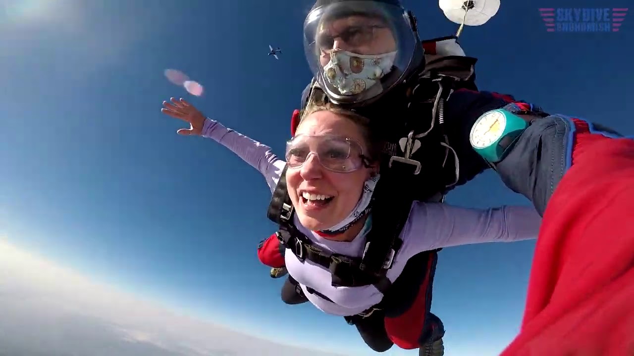 Holly Hubbell's Tandem skydive!