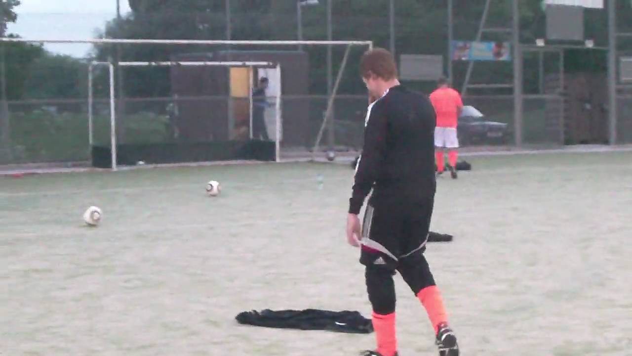 LEAGUES FOOTBALL CROSSBAR CHALLENGE-ST MIRNOFF