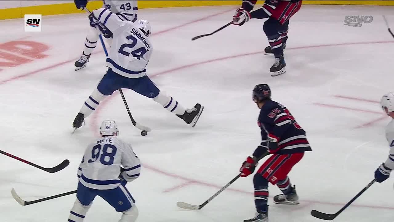 Maple Leafs Honour Wayne Simmonds For Reaching 1000 NHL Games Milestone 