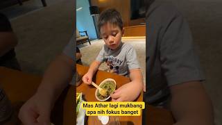Mas Athar lahap makan coklat ~Citra Kirana dan Rezky Adhitya~