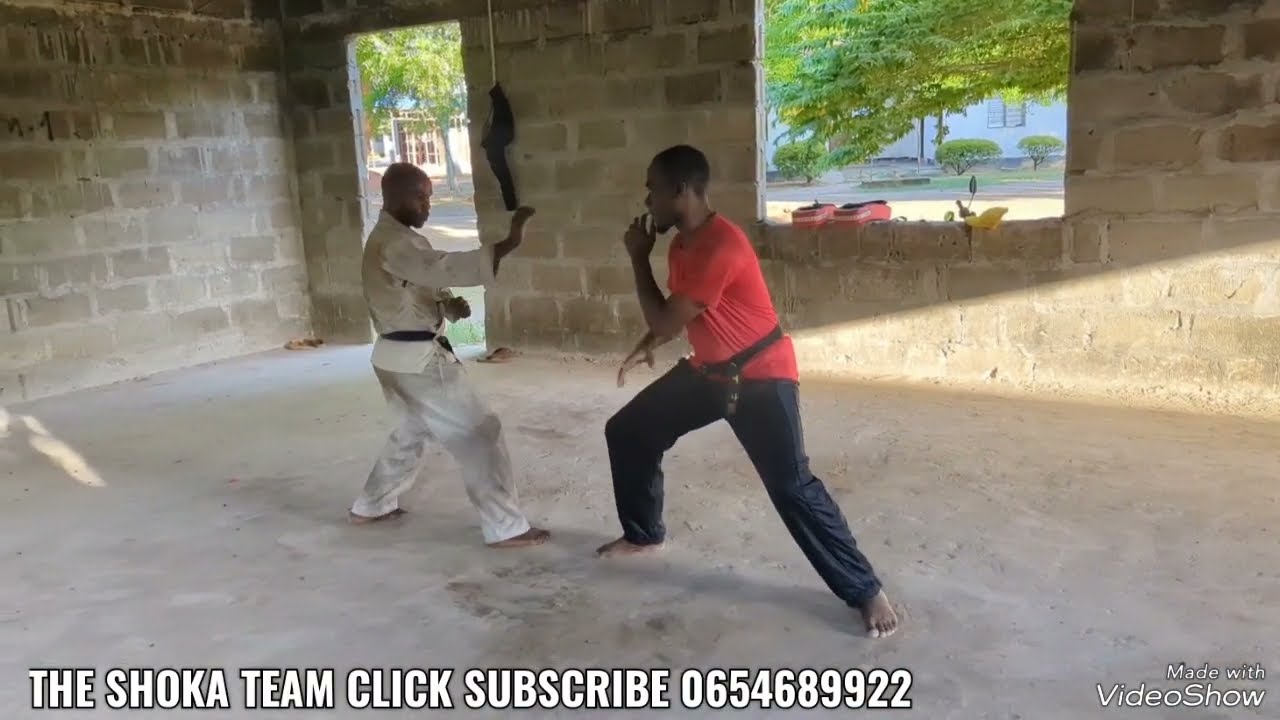 KUMITE KUMITE SENSEI NA WANAFUNZI WAKE HUWEZI JUA UKALI WA KISU MPAKA KIKUKATE