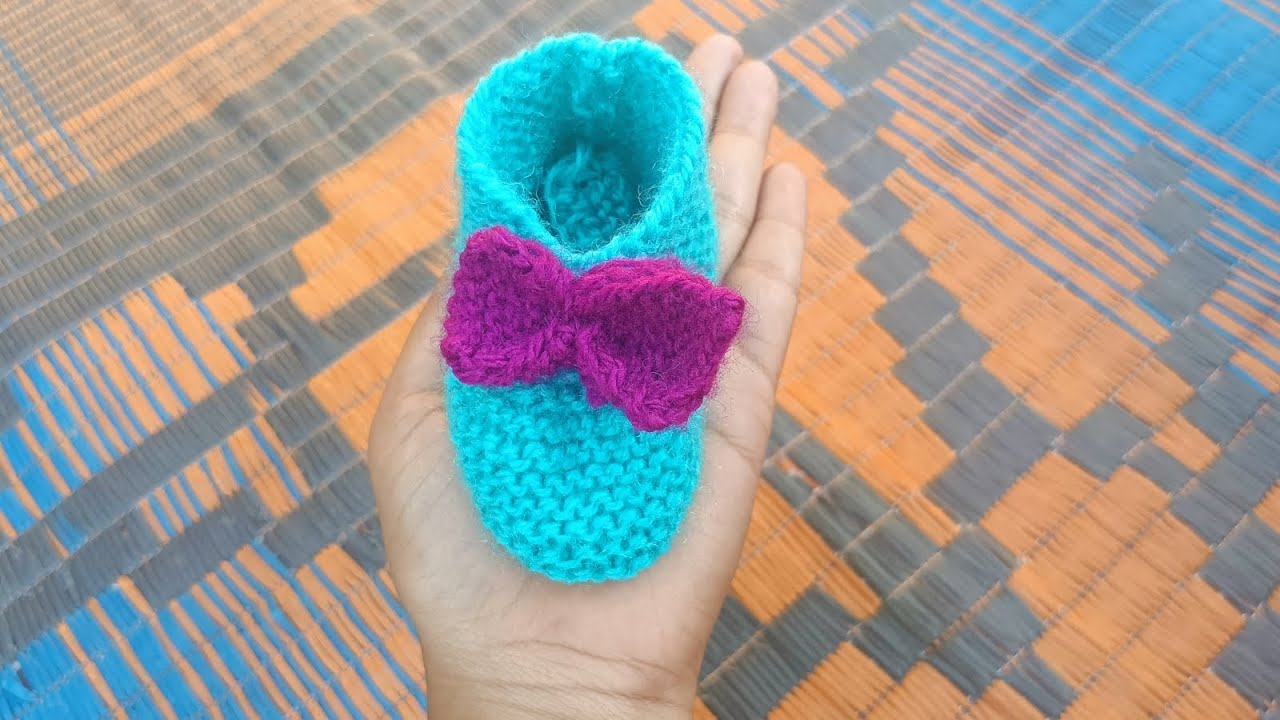 Knitting baby shoes at home | Homemade woolen shoes