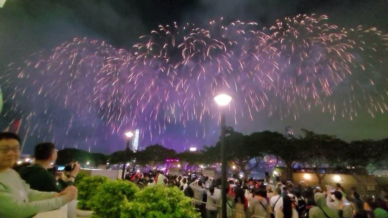Hong Kong Chinese New Year fireworks 🇨🇳🇭🇰🎉🍾🎆
