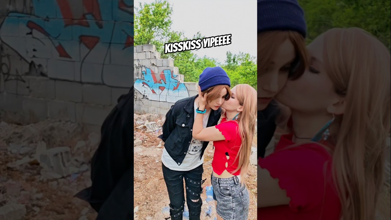 Kiss kiss yipeee👏🏻 | Chloe & Rachel @nikkihatsunecosplay #cosplay #shorts #lifeisstrange
