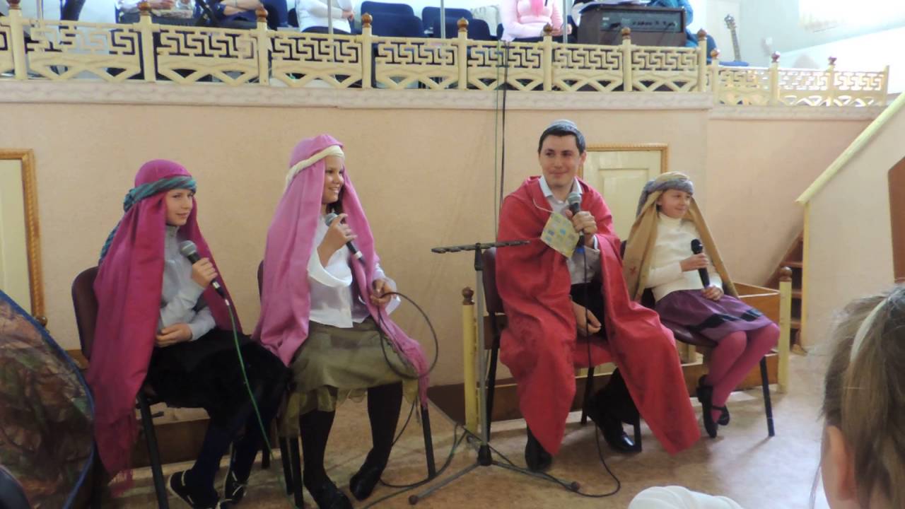 Пасхальная сценка в церкви 