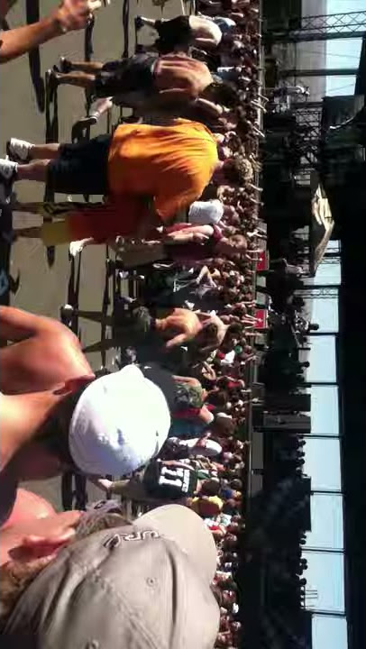 mosh pit Vans Warped Tour 2011 Gorge WA