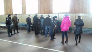 Грифон оказвает первую медицинскую помощь Грифон оказвает первую медицинскую помощь