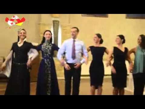 Осетинская свадьба танцы. Осетины танцуют на свадьбе. Танцы осетин а свадьбе. Грузинские танцы на свадьбе. Старинный грузинский танец с платком