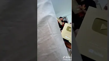 تحميل هيكل تونز مع اخوهم و هو بياخد حقنه Mp4 Mp3