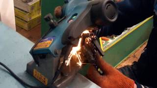 Станок для заточки цепи SADKO SCS-85 в работе Станок для заточки цепи SADKO SCS-85 в работе