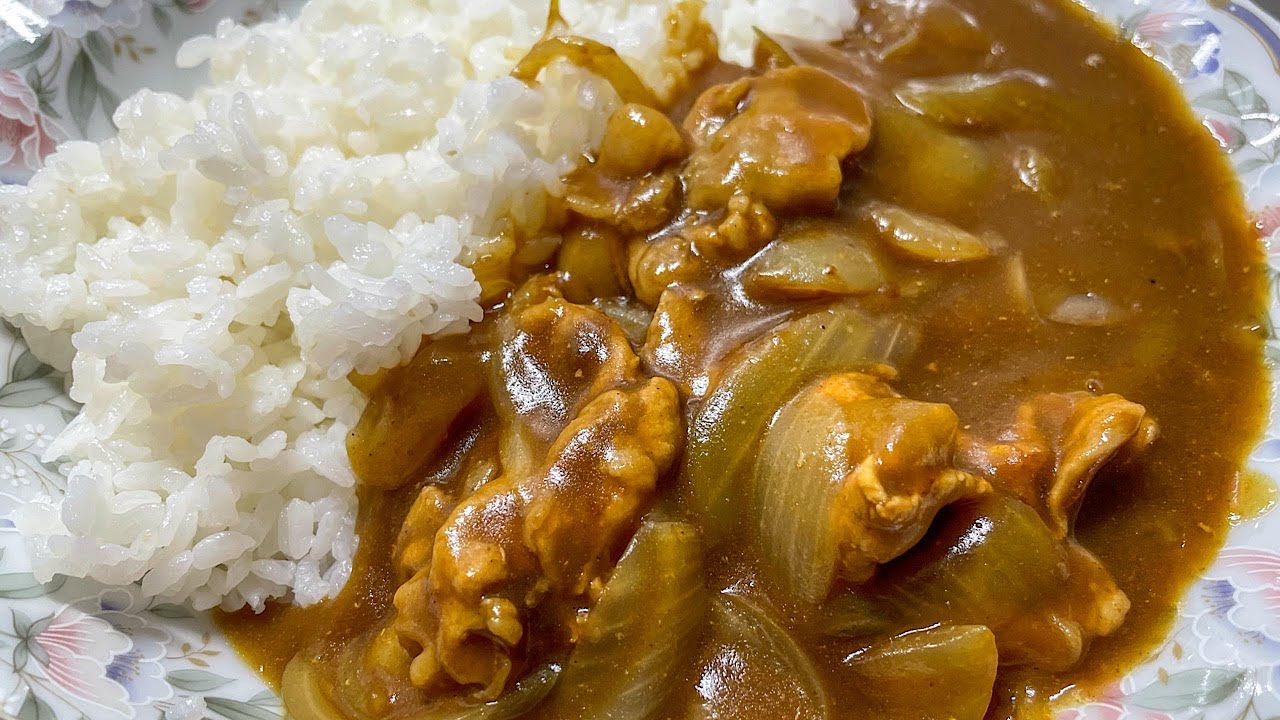 【至高の時短飯】煮込み時間10分！豚バラ玉ねぎカレーが美味しすぎてご飯が止まらない