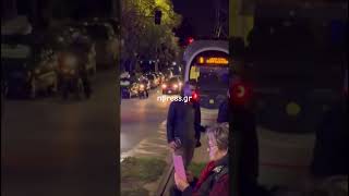 Νέα Σμύρνη, χθες βράδυ, περιπολικό επιχείρησε να κάνει αναστροφή και συγκρούστηκε με τραμ