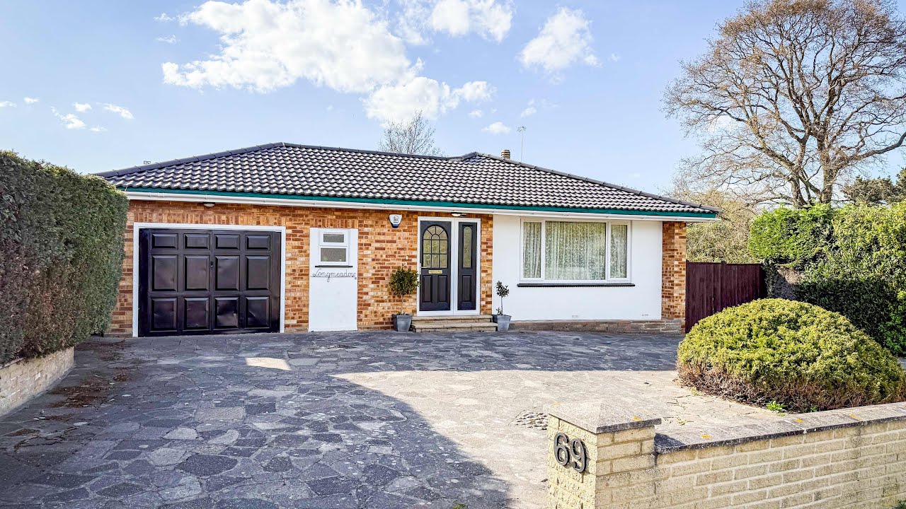 SPACIOUS INDIVIDUALLY DESIGNED BUNGALOW WITH EXCELLENT OUTSIDE SPACE, Burrs Road, Great Clacton