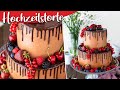 Zweistöckige Schoko Hochzeitstorte mit Beeren und Chocolate Drip