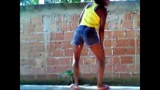 Pretinha Dançando Funk Doido