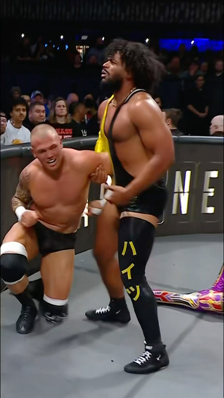Tavion is showing off his strength ? #WWEDeadline