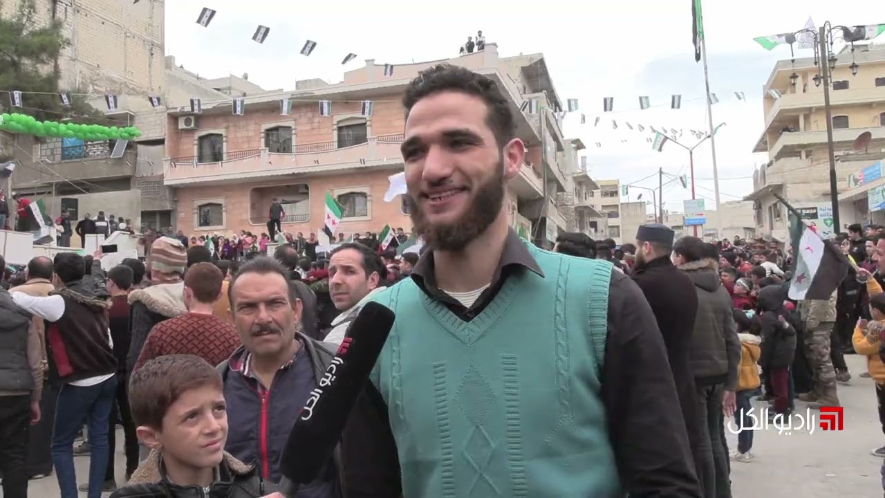 خروج مظاهرة في مدينة كفرتخاريم غربي إدلب إحياء للذكرى 12 لانطلاق الثورة السورية