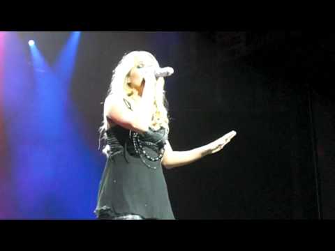 Carrie Underwood sings All American Girl at Orland...