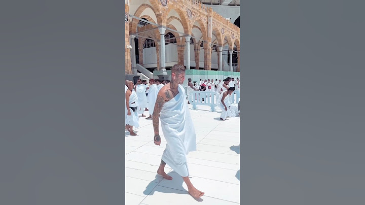 पूरे शरीर पर टैटू बनवाकर उमरा करने आया ये आदमी Makka Shareef Saudi Arabia #umrah #shorts