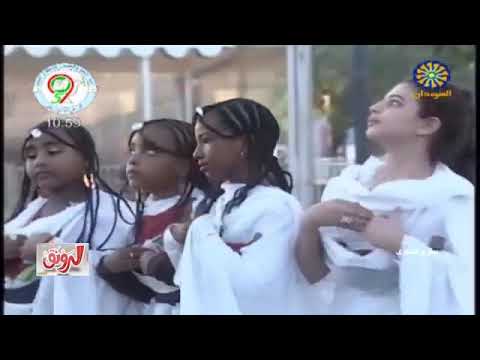 صفلات جميلات يؤدين رقصة الكنداكة