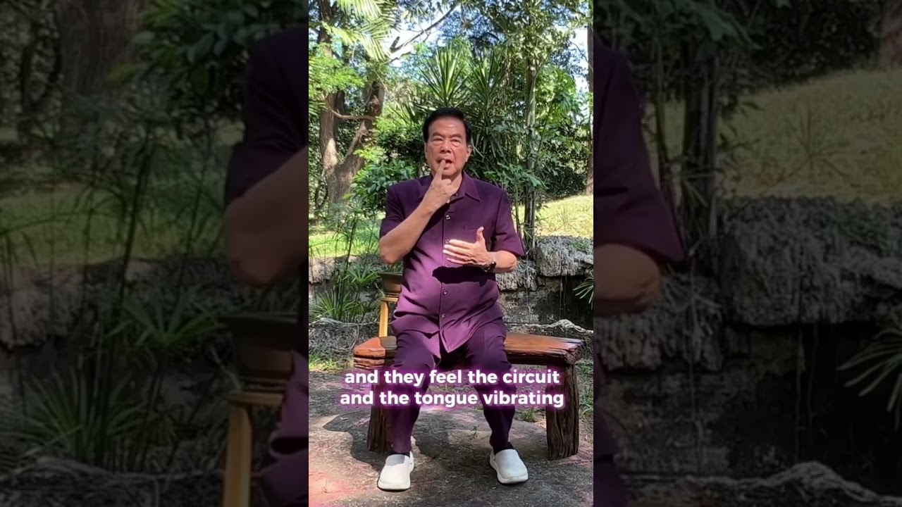 Microcosmic Orbit activation by Taoist teacher to student. Master Mantak Chia 