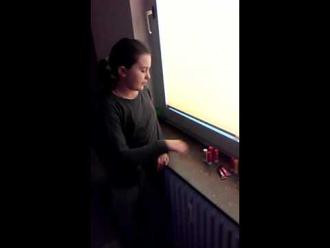 Video: Šminkerica Stvara Umjetnicu Za Usne Selene Quintanilla