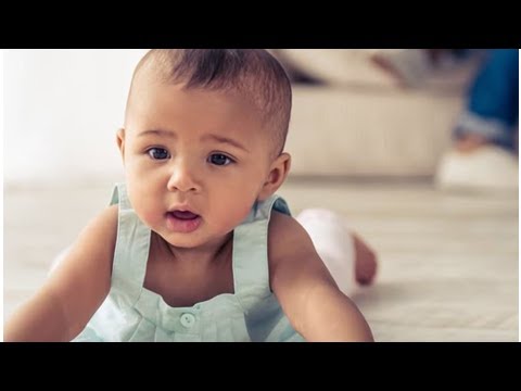 Βίντεο: Σε ποια ηλικία γελούν τα μωρά;