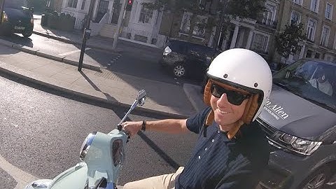 "Jeremy Vine will kill me" F70WVY 0920 05092023 Moped Cycle Box No Helmet Strap