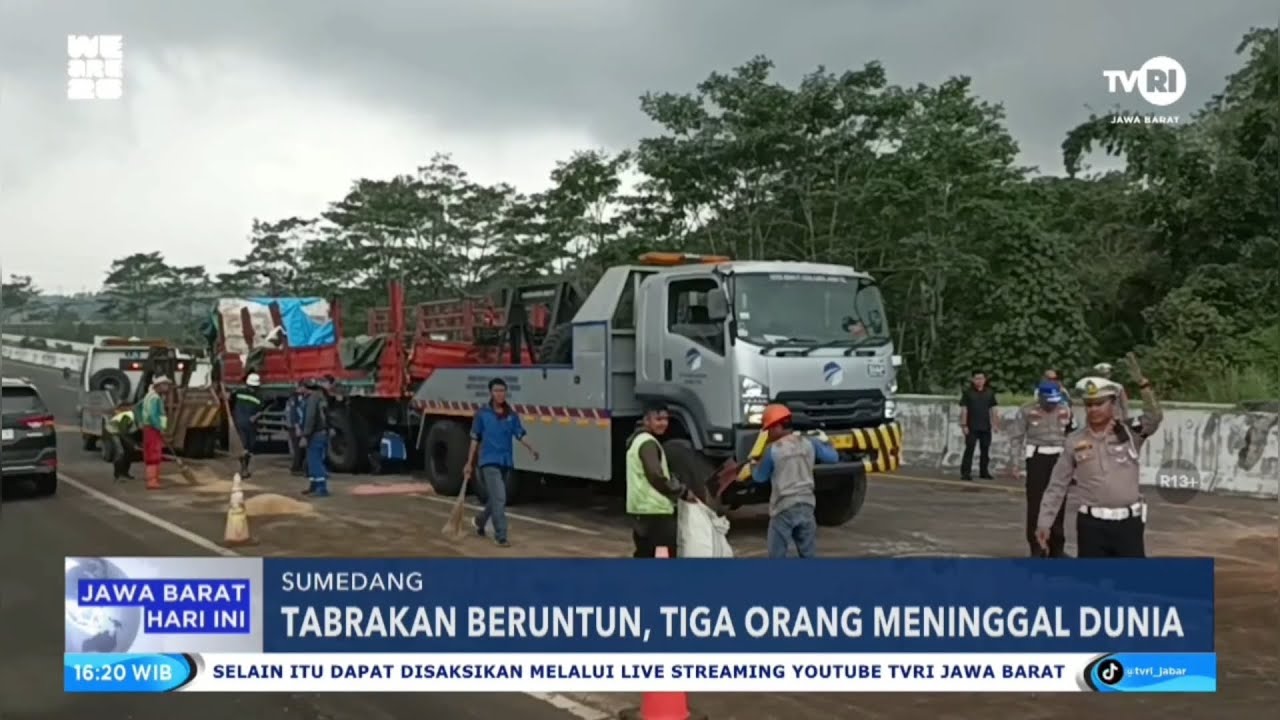 TABRAKAN BERUNTUN DI TOL CISUMDAWU, TIGA ORANG MENINGGAL DUNIA