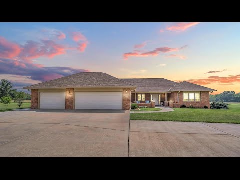 120 Moorlands Ln, Newton, KS home video tour