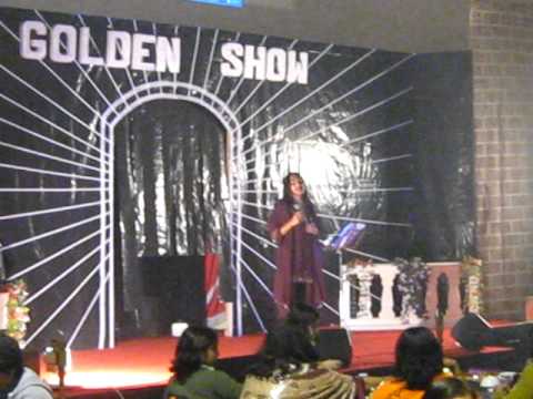 Filomena Machado singing at India's Indep. Day sho...