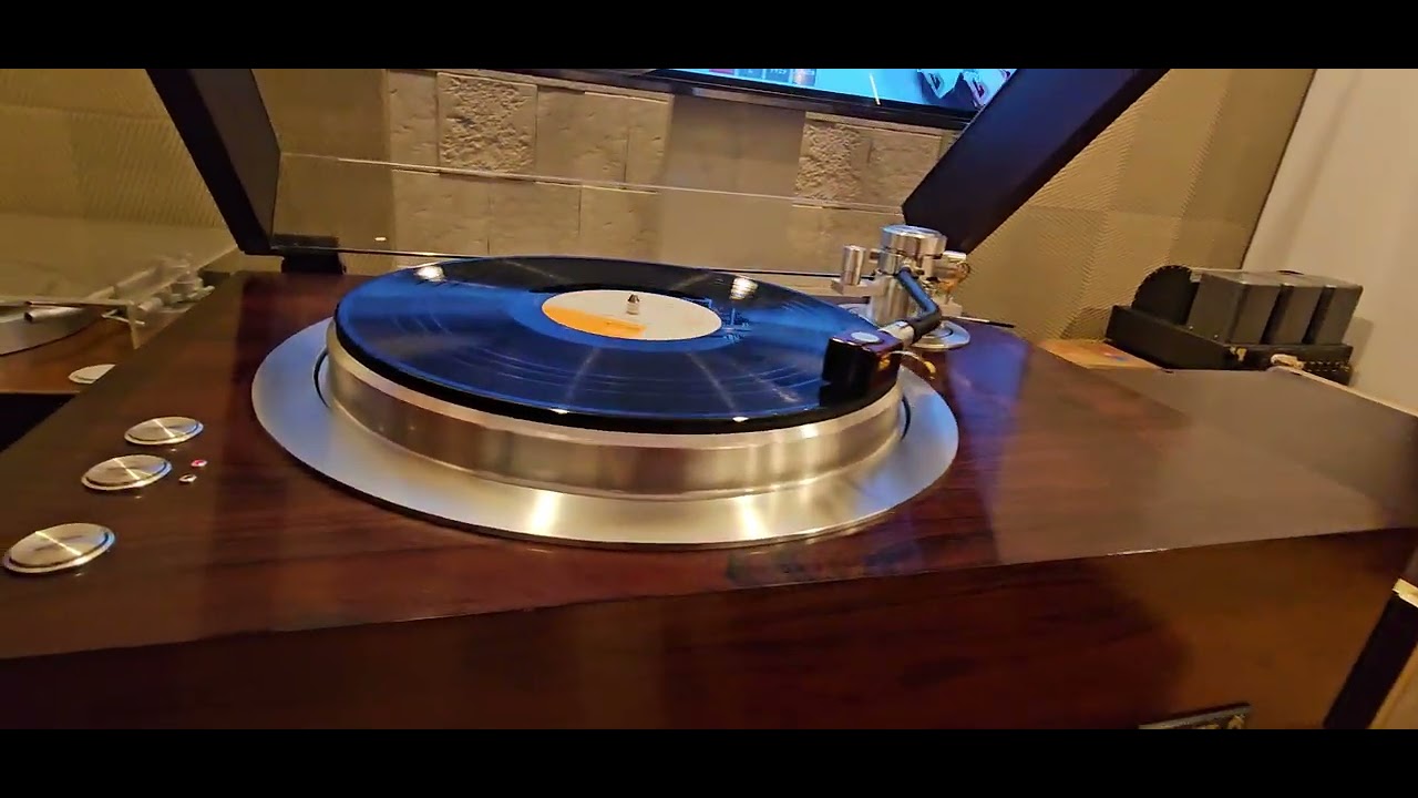 VICTOR M-L10Luxman C-05Pioneer Exclusive P3 / Ortofon spu wood A 