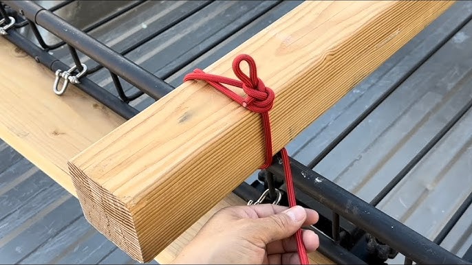 How to Tie Down Luggage on a Roof Rack