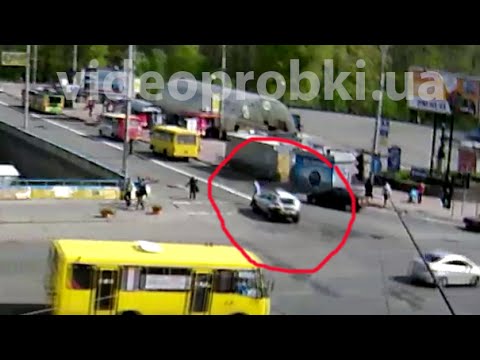 ДТП в Киеве: патрульная полиция сбила женщину на переходе ДТП в Киеве: патрульная полиция сбила женщину на переходе