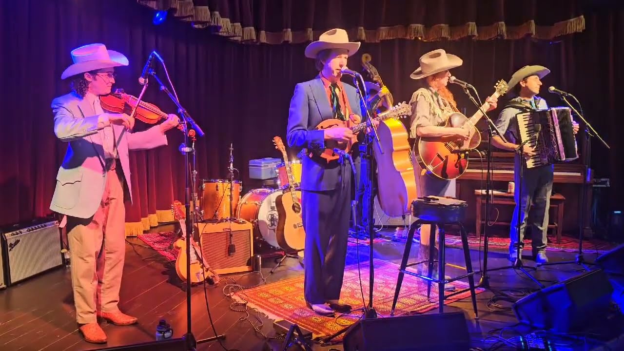 When The Bloom Is On The Sage – The Farmer & Adele (Live from Skinny Dennis, East Nashville)