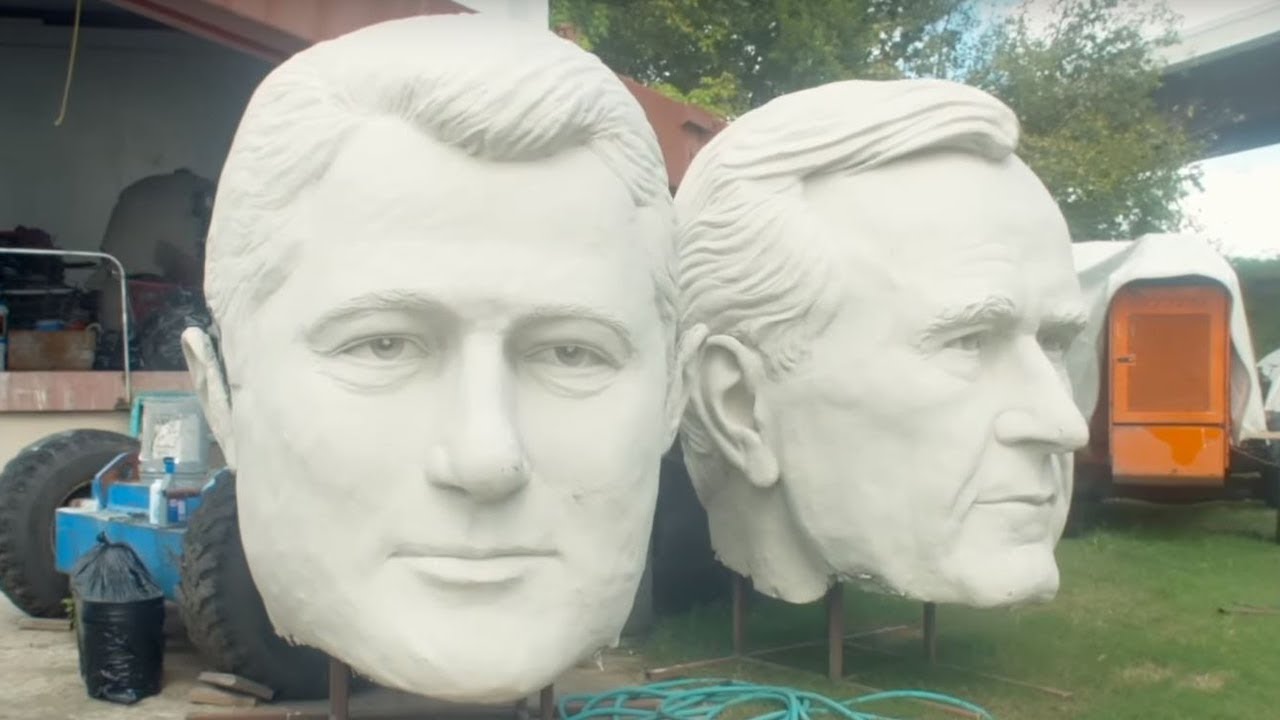 WOW! Huge Famous Faces | Hidden Houston