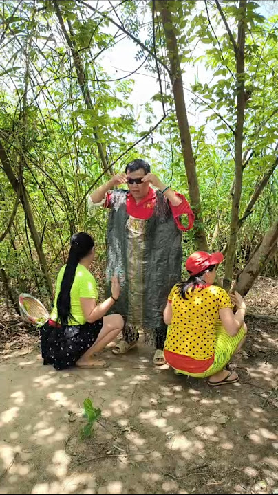 two girls and funny guy 🥰