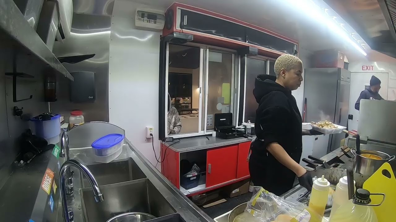 -6 degrees lunch rush