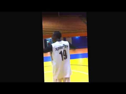 Entretenimiento antes de entrenar (ferretería Brenes Barva)