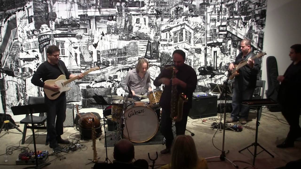 Mahlis Momjian Wabich - Keskatak 2016-04-10 Curve Line Space